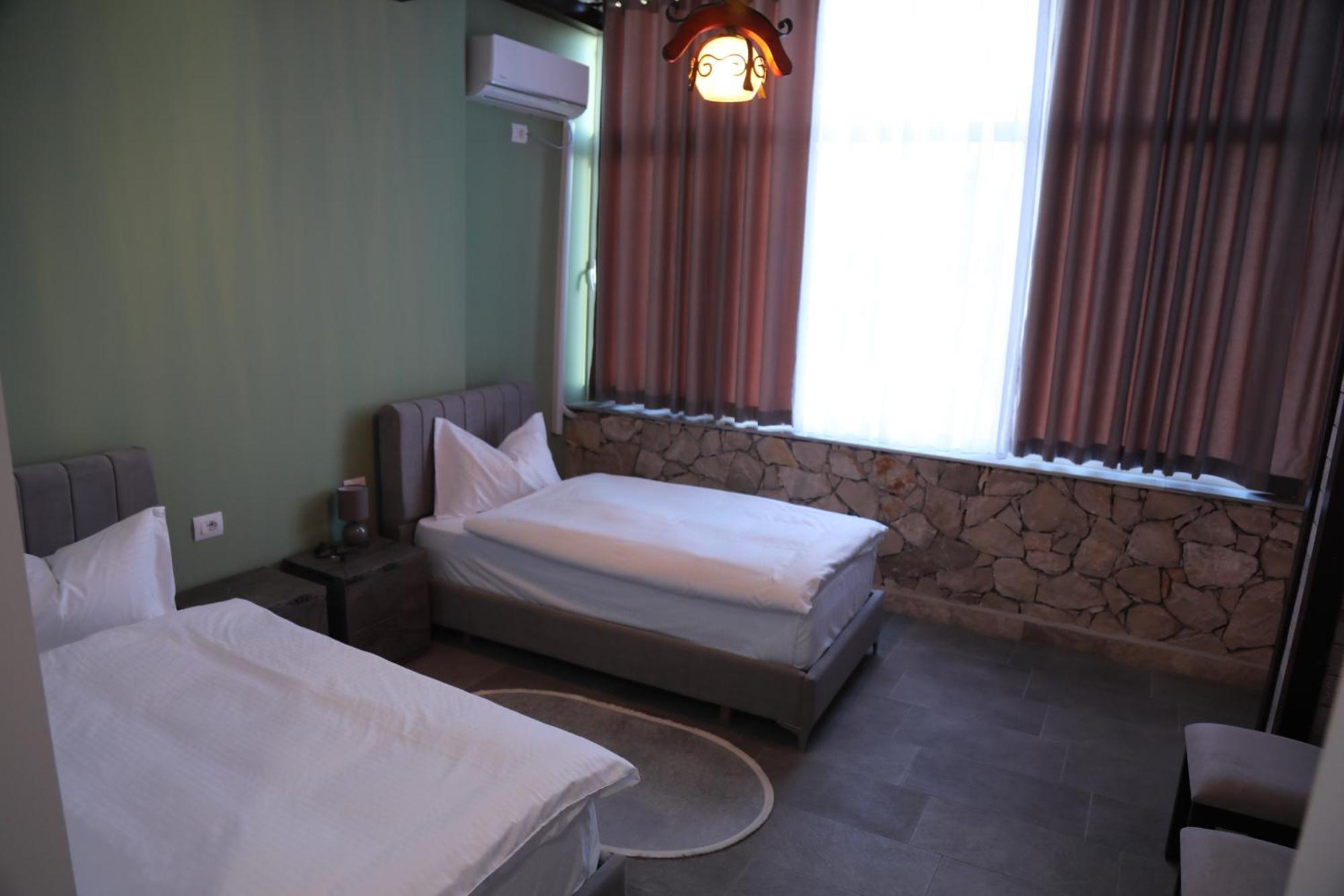 Pamja E Qyteteve Otel Krujë Dış mekan fotoğraf