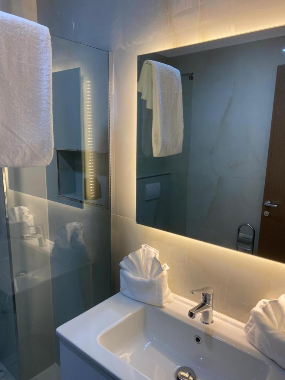 Pamja E Qyteteve Otel Krujë Dış mekan fotoğraf